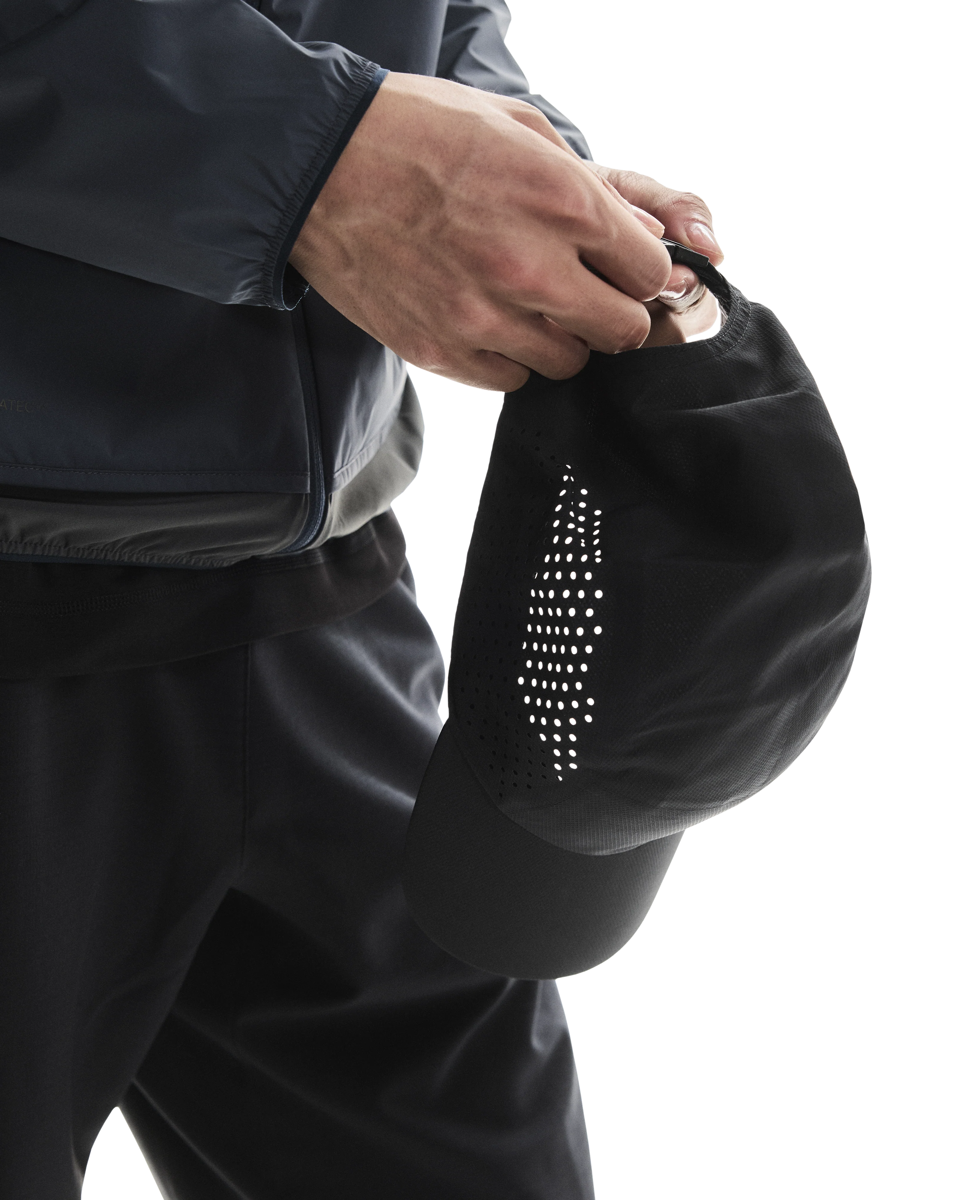 ON Lightweight Cap - Black - Image 6