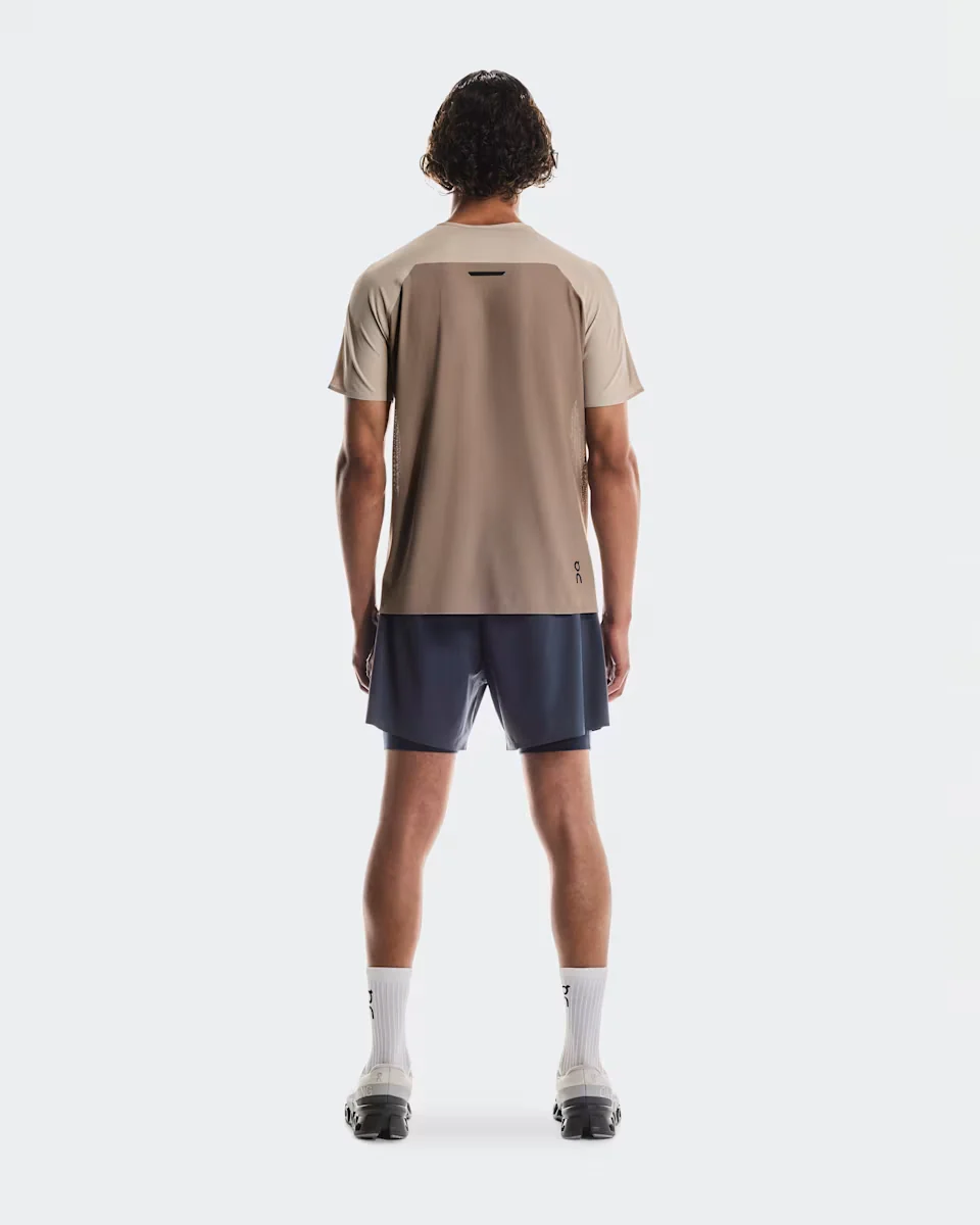 ON Mens Performance-T - Desert/Cinder - SS26 - Image 3