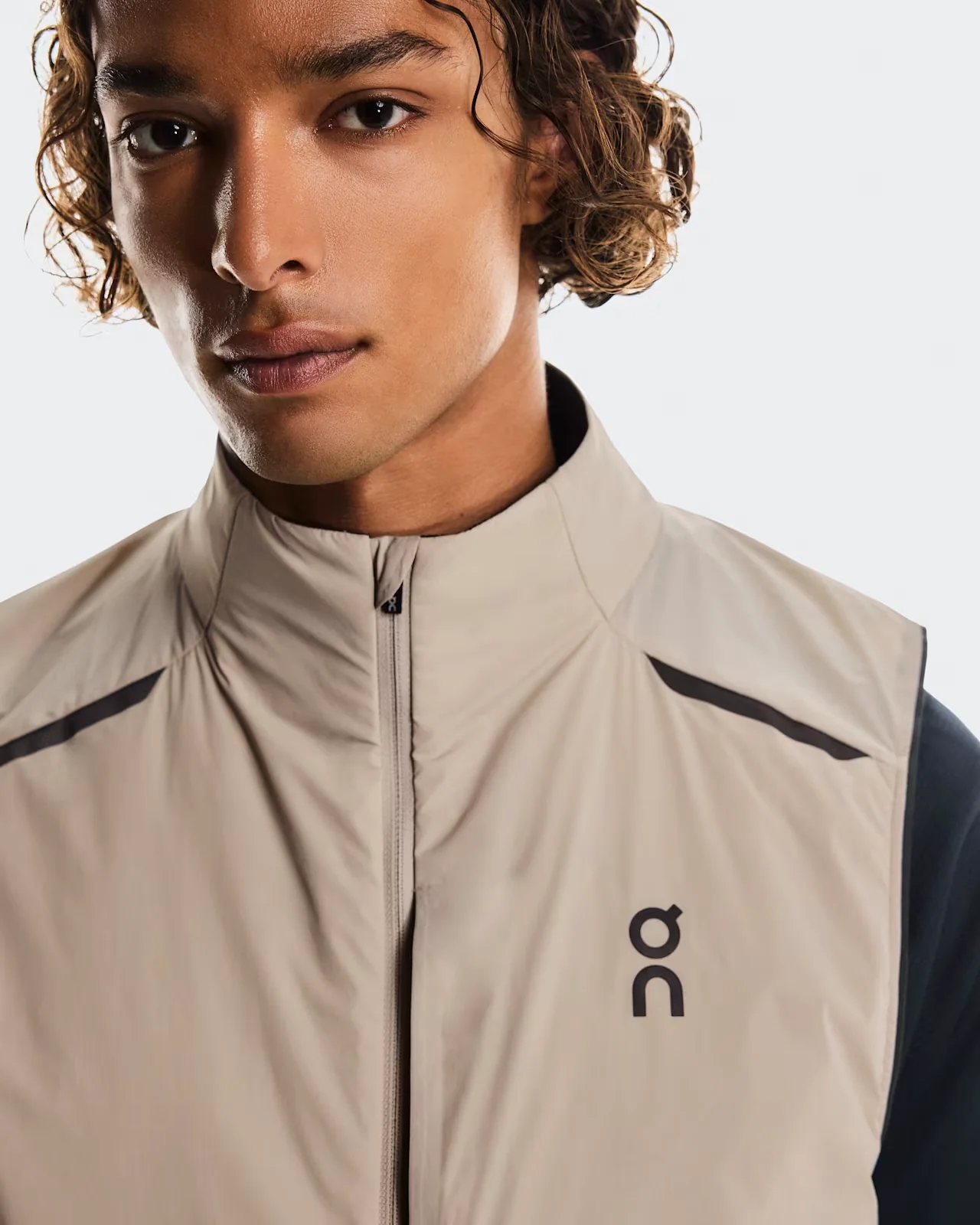 ON Men's Weather Vest - Desert/Eclipse - SS26 - Image 3