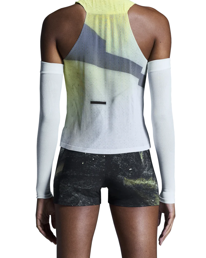 ON Performance Arm Sleeves Unisex - White - Image 3