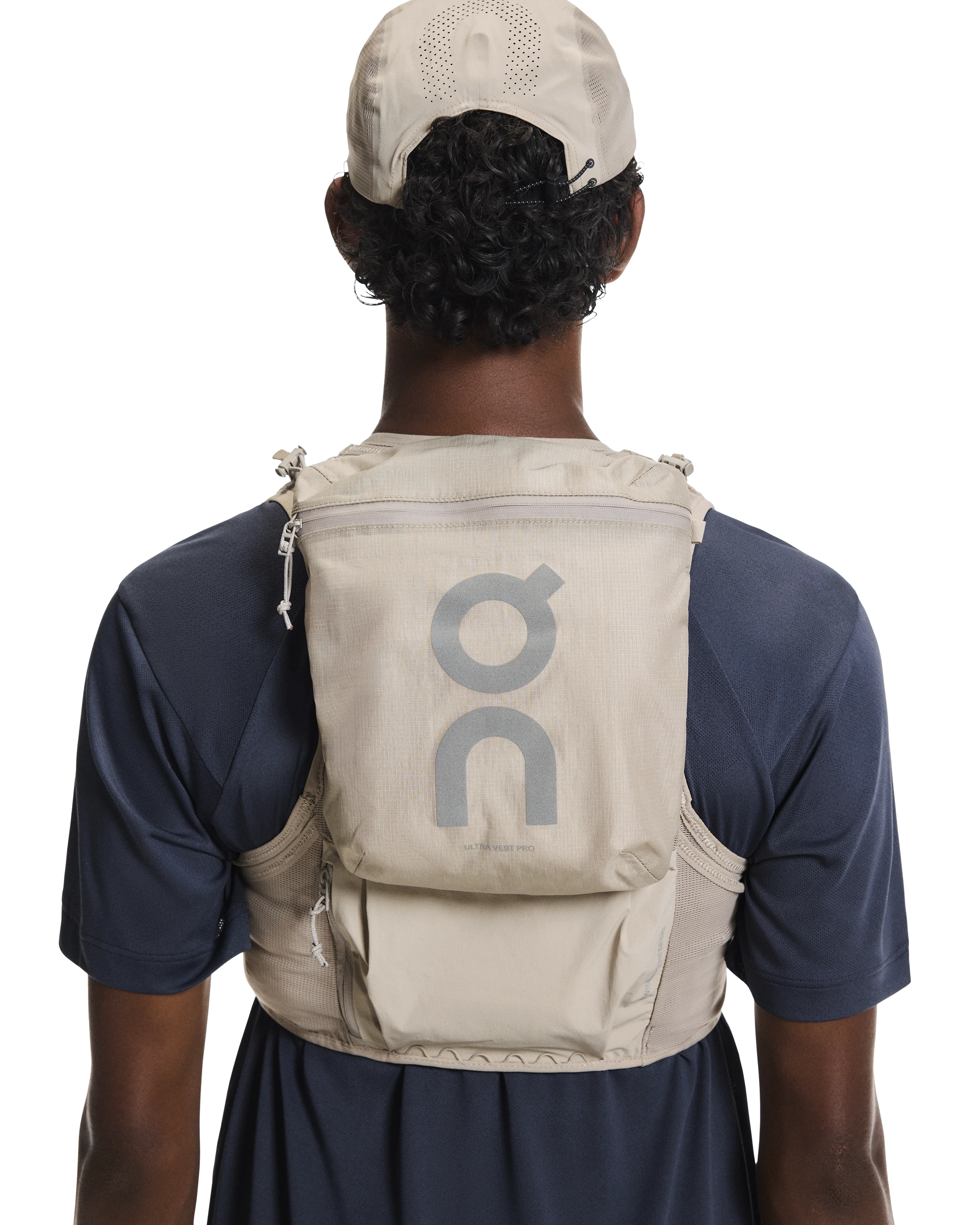 On Ultra Vest Pro Unisex - Fog - Image 2