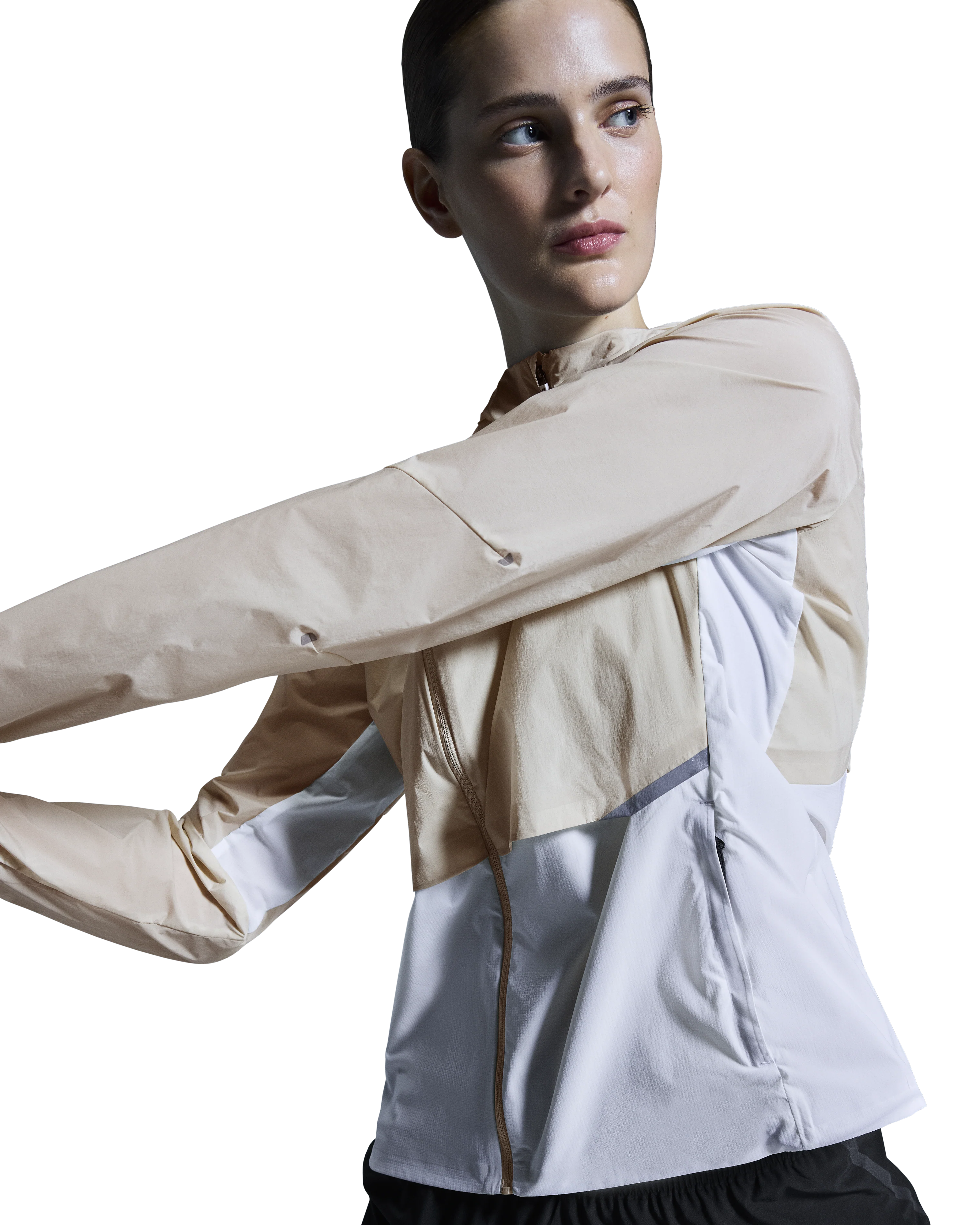 ON Womens Core Jacket - Sand/White - SS25 - Image 9