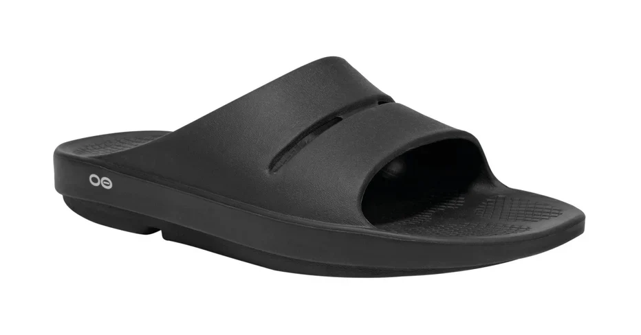 Oofos OOahh Unisex Recovery Slide - Black - Image 3