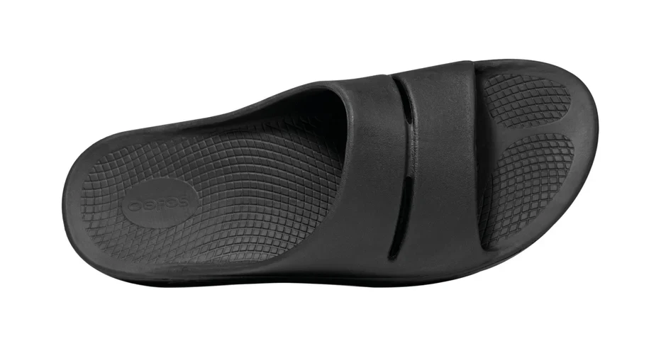 Oofos OOahh Unisex Recovery Slide - Black - Image 4