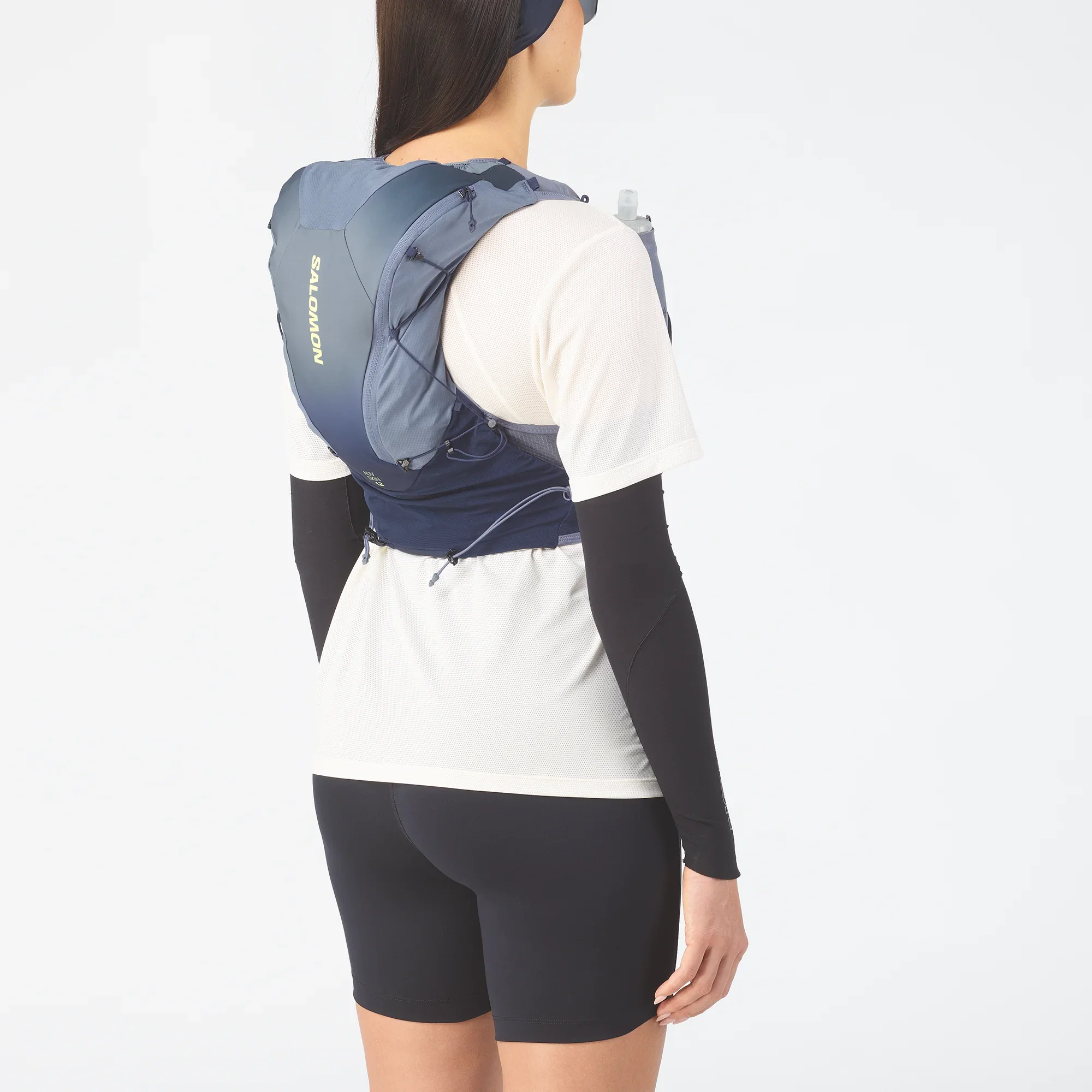 Salomon ADV Skin 12 Unisex Gradient Vest with Flasks - Maritime Blue/Grisaille - Image 4